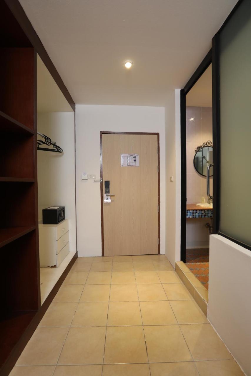 Studio F Sukhumvit Bangkok Esterno foto