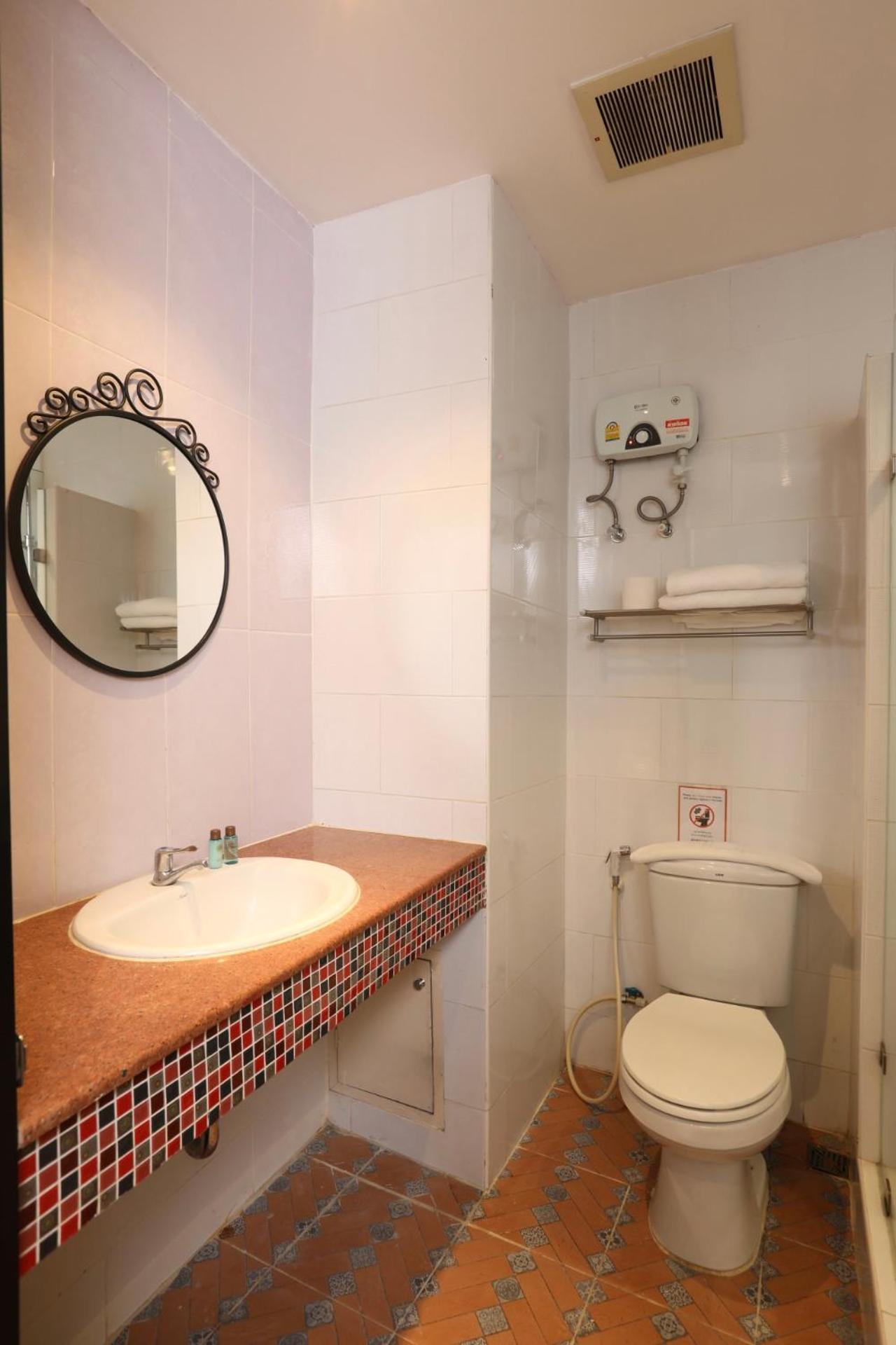 Studio F Sukhumvit Bangkok Esterno foto